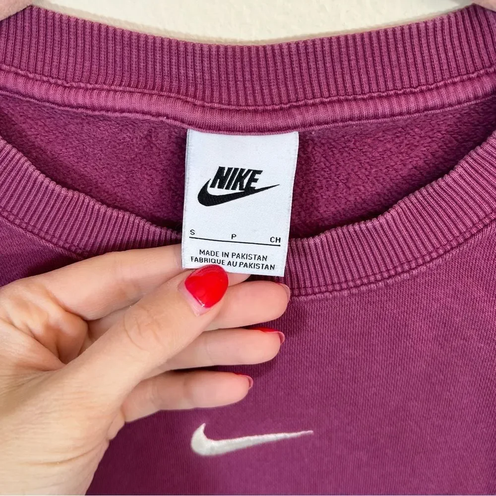 Nike Women’s Magenta Pink Center‎ Swoosh Crewneck Sweatshirt Small
